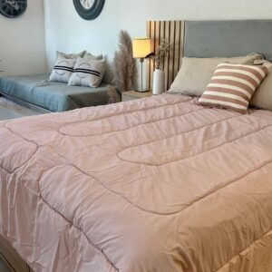 Acolchado Microfibra Queen Praga Rosa